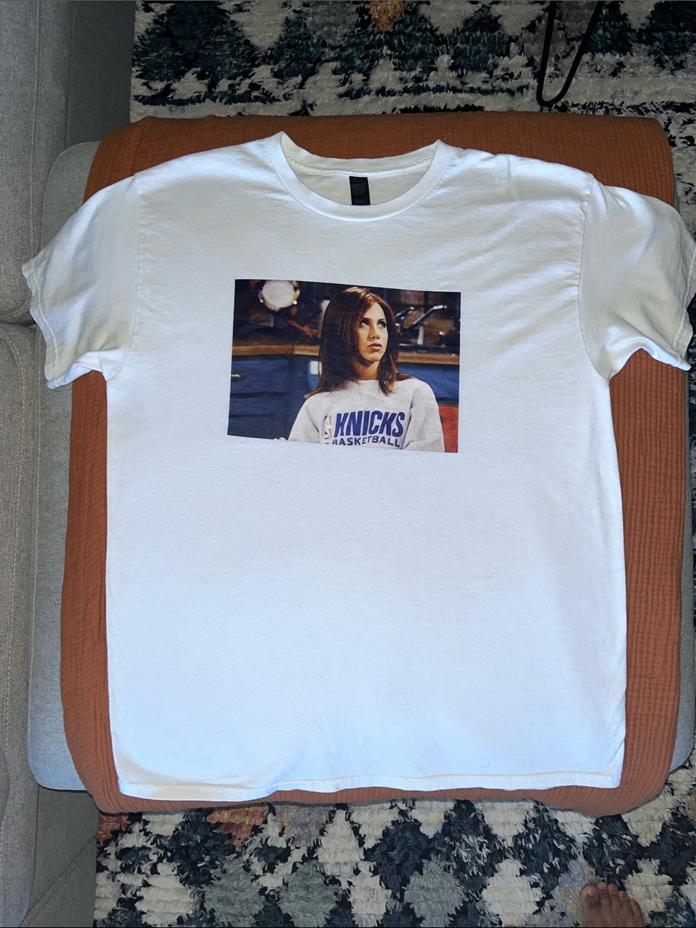 New York Knicks Jennifer Aniston Tee shirt, size large